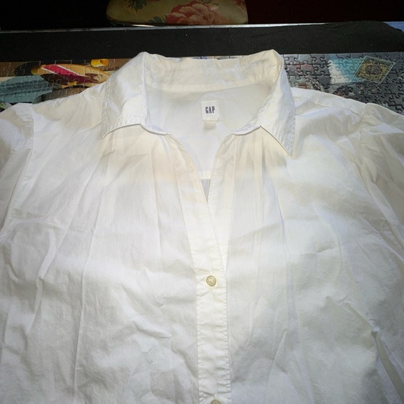 Gap Size XL white cotton button down. Women’s styling , relaxed fit. VGUC. - Picture 3 of 7